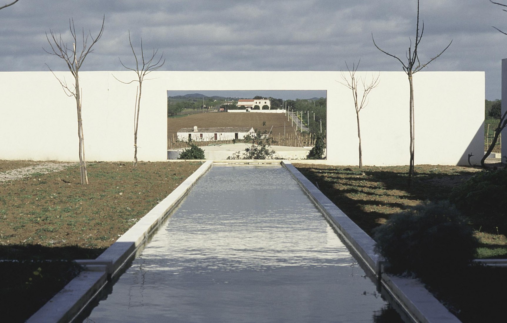 Finca vinícola, Cacela Velha, Algarve, Portugal, arquitecto Pierre-Louis Faloci, 1985-1987. Fotografía por Daniel Osso.
