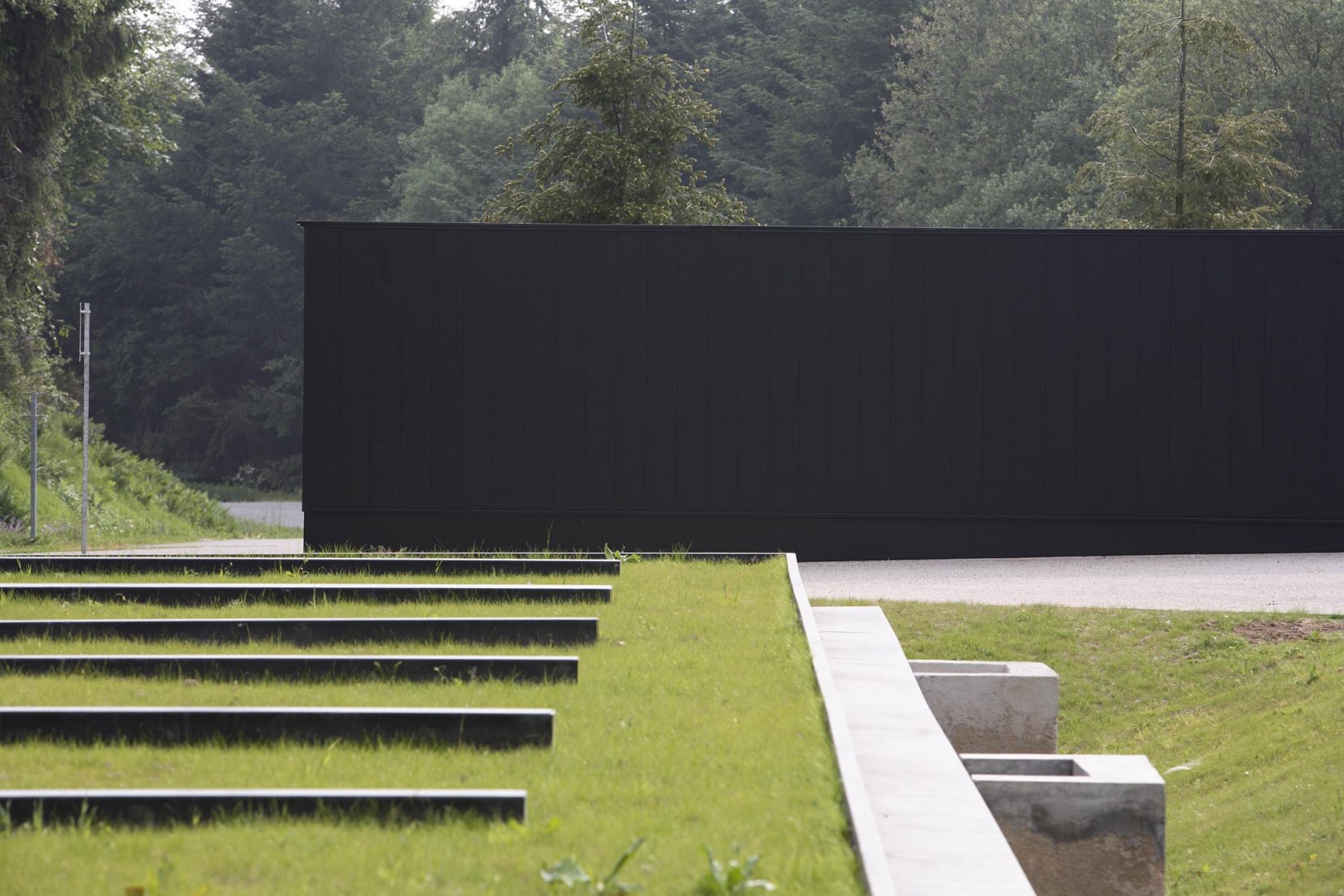 Centro europeo para combatientes de la resistencia deportados y Museo Struthof, Natzweiler, Bas-Rhin, arquitecto Pierre-Louis Faloci, 2005-2008. Fotografía por Daniel Osso.