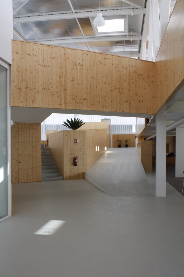 Biblioteca Pública e Arquivo Regional de Angra do Heroísmo Inês Lobo. Fotografía por Atelier Inês Lobo