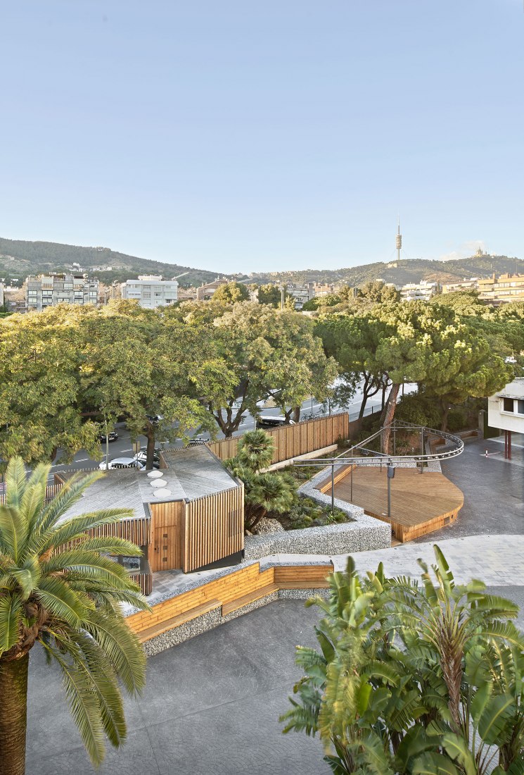 Pabellones de acceso Liceo Francés Barcelona por COMA Arquitectura, Juanjo Puig disseny d’espais, MIRLA Studio. Fotografía por José Hevia. 