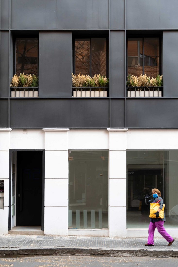 Larrañaga 92 offices by PSV Arquitectura. Photograph by Gonzalo Viramonte