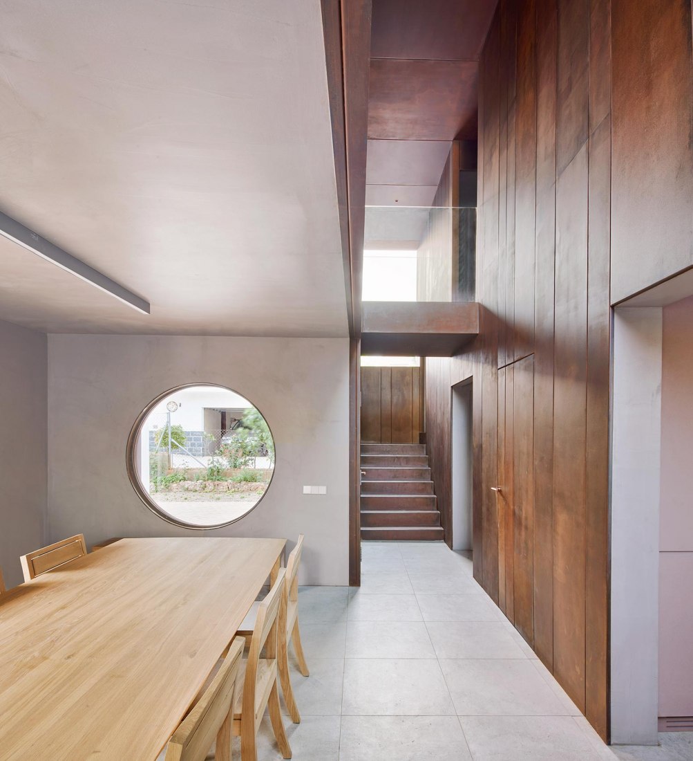 Gallery House by Raúl Sánchez Architects. Photograph by José Hevia 