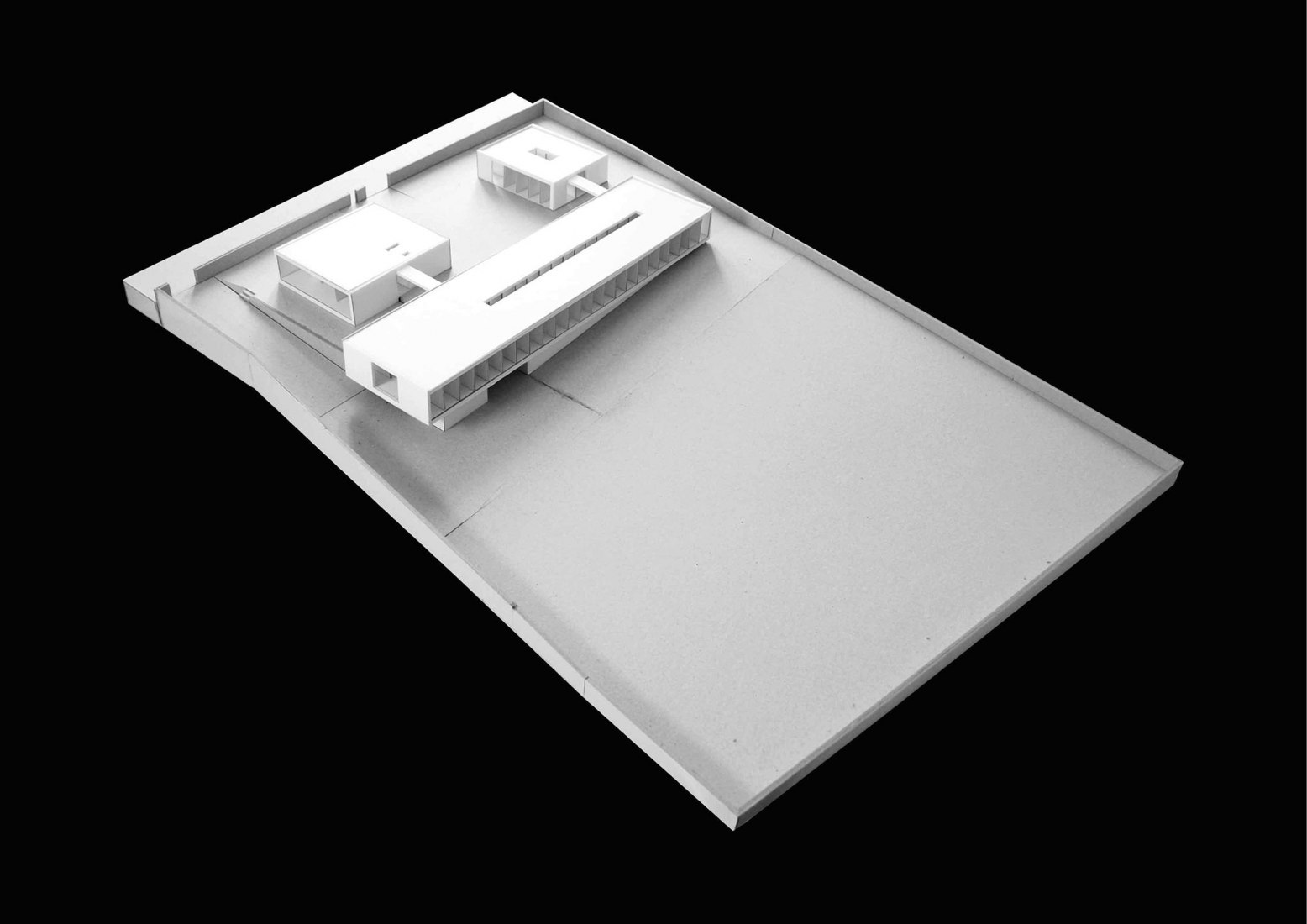 Model. Canine & Feline Hotel by Raulino Silva Arquitecto.