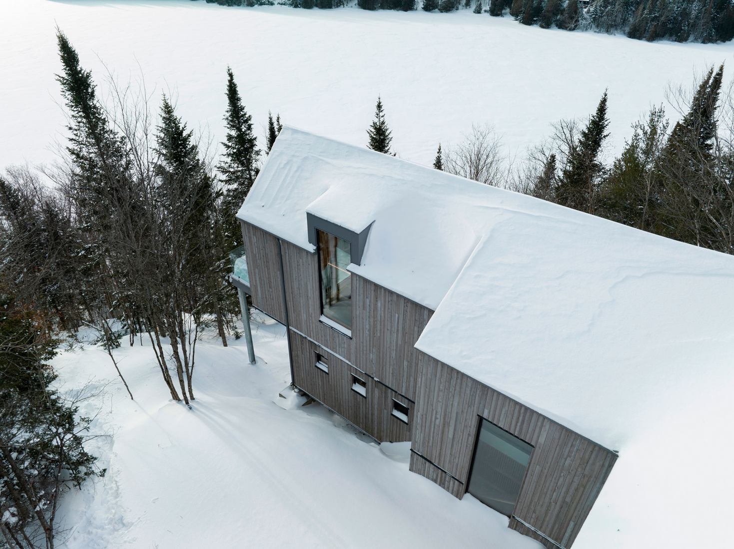 Chalet Papillon por RobitailleCurtis. Fotografía por Adrien Williams.