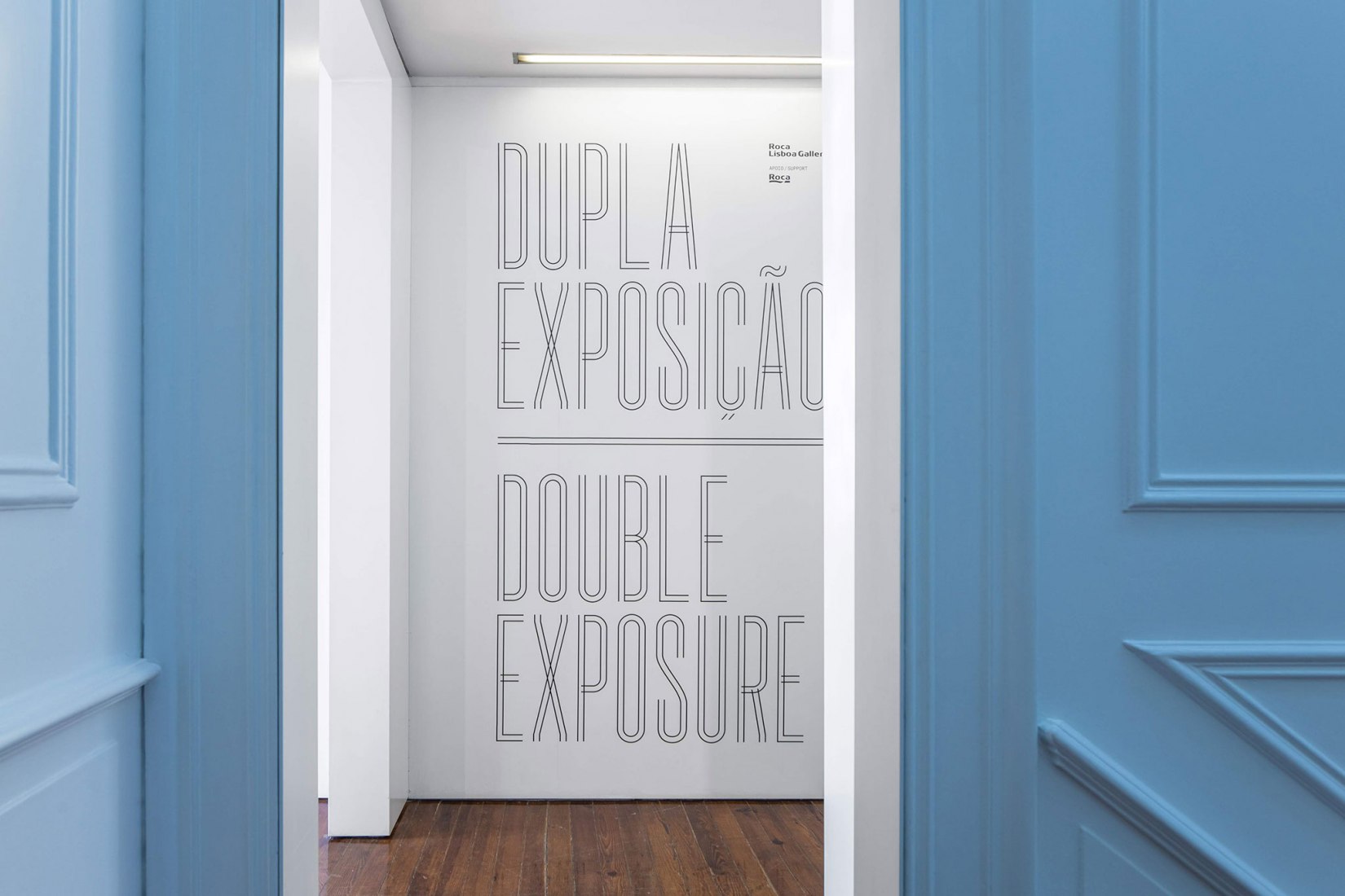 Dupla exposição: a fotografia e o fotógrafo. Fernando Guerra exhibits 20 years of work and life on flight cases. Image courtesy Diogo Aguiar Studio.