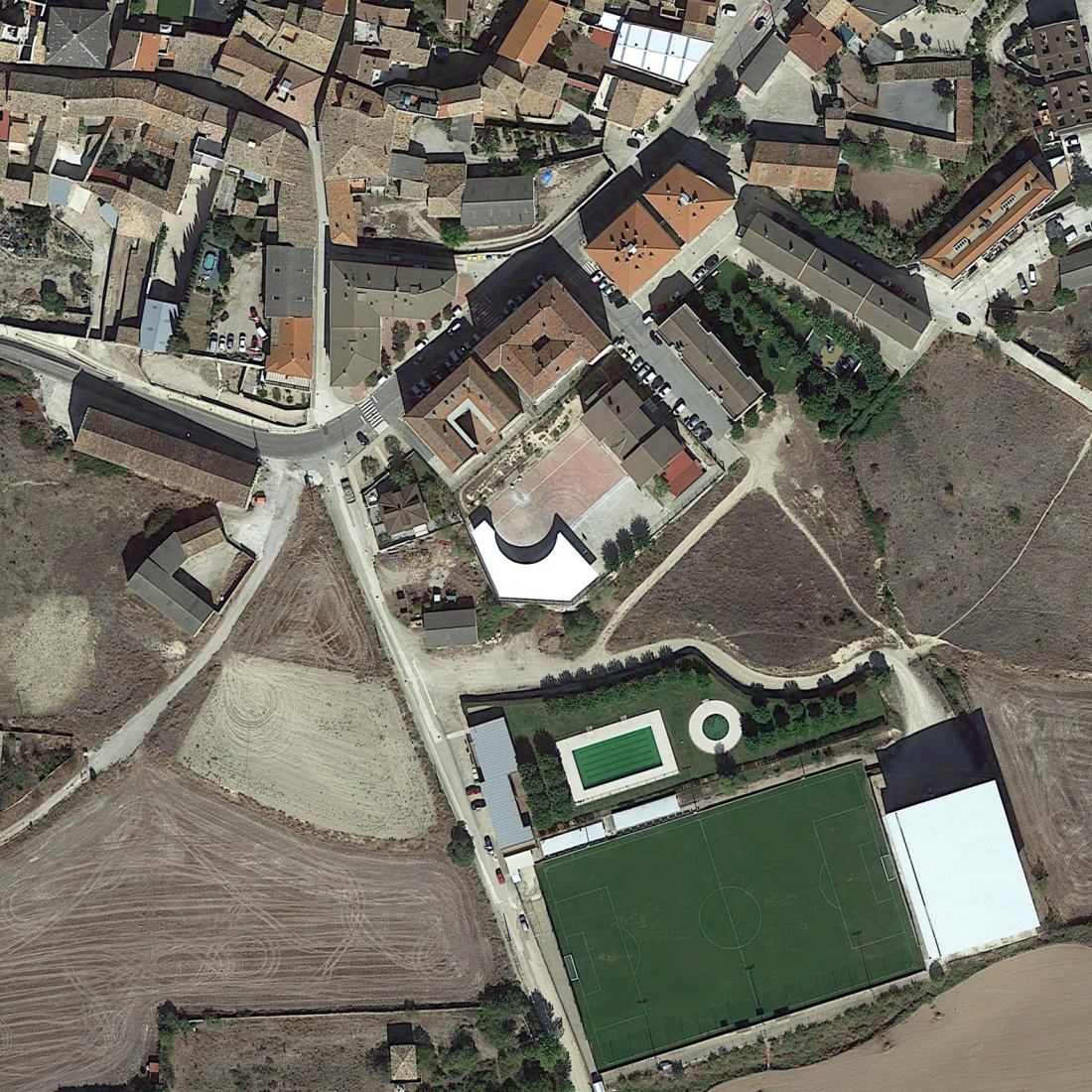 Aerial view. MendiStoa. Intervention in a school playground by RUE and Yoldi Arbizu.