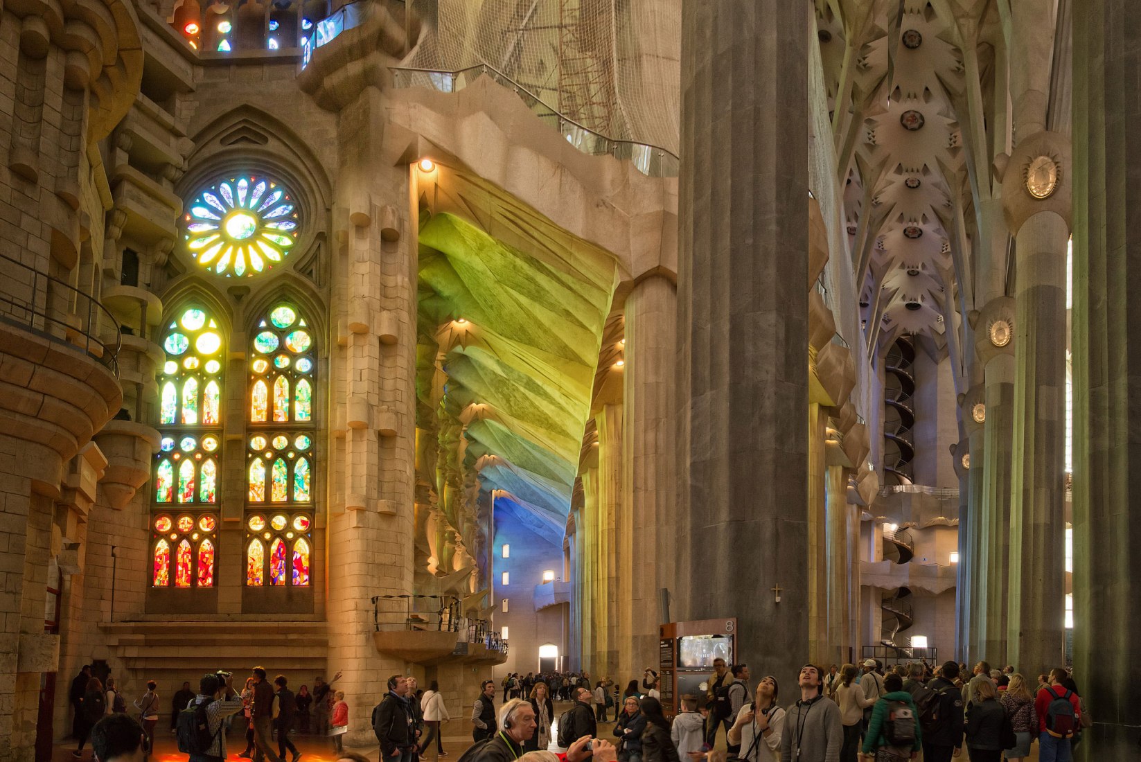 Basilica "La Sagrada Familia," image via Haschelsax / Flickr
