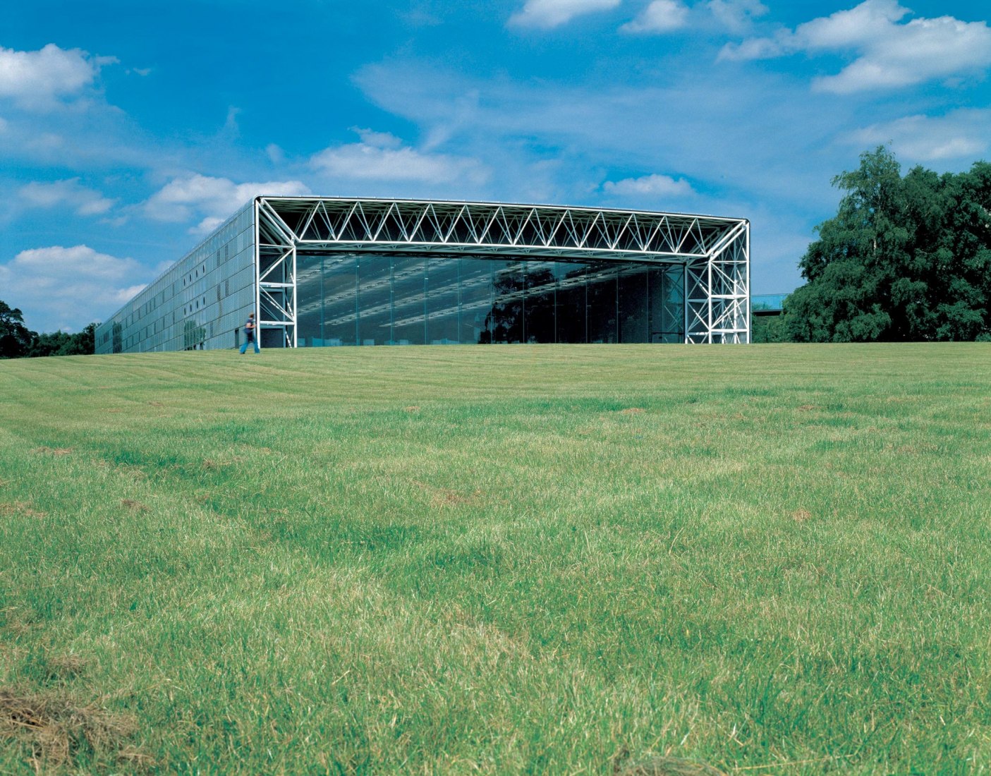 Centro Sainsbury para las Artes Visuales por Norman Foster. Fotografía © Ken Kirkwood / Foster + Partners