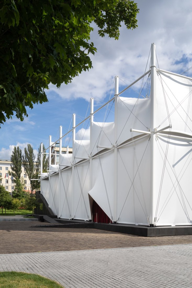 New Garage Screen pavilion by SNKH. Photograph courtesy of Garage Museum of Contemporary Art