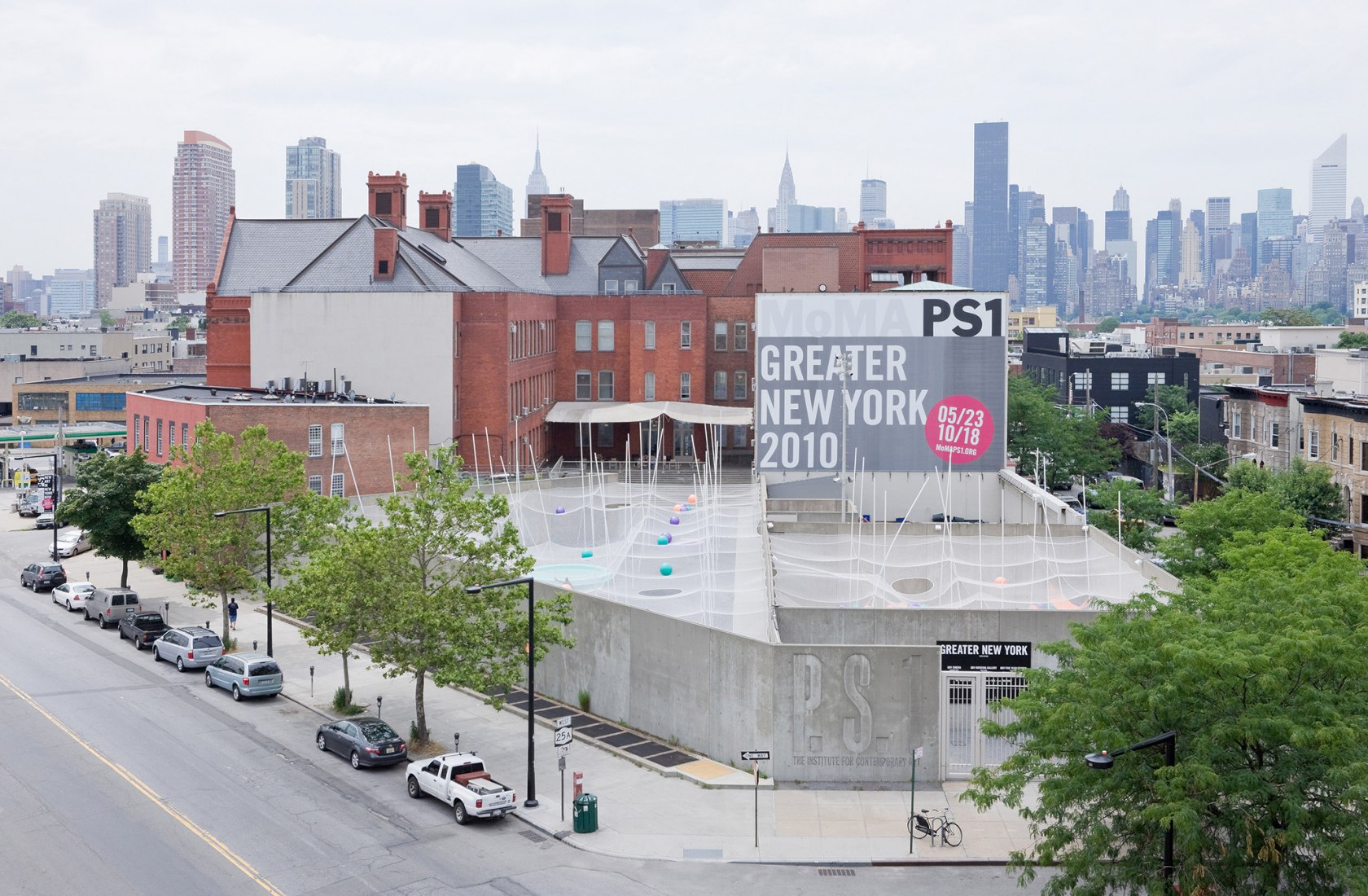 Vista de pájaro. Pole Dance por SO-IL. MoMA PS1