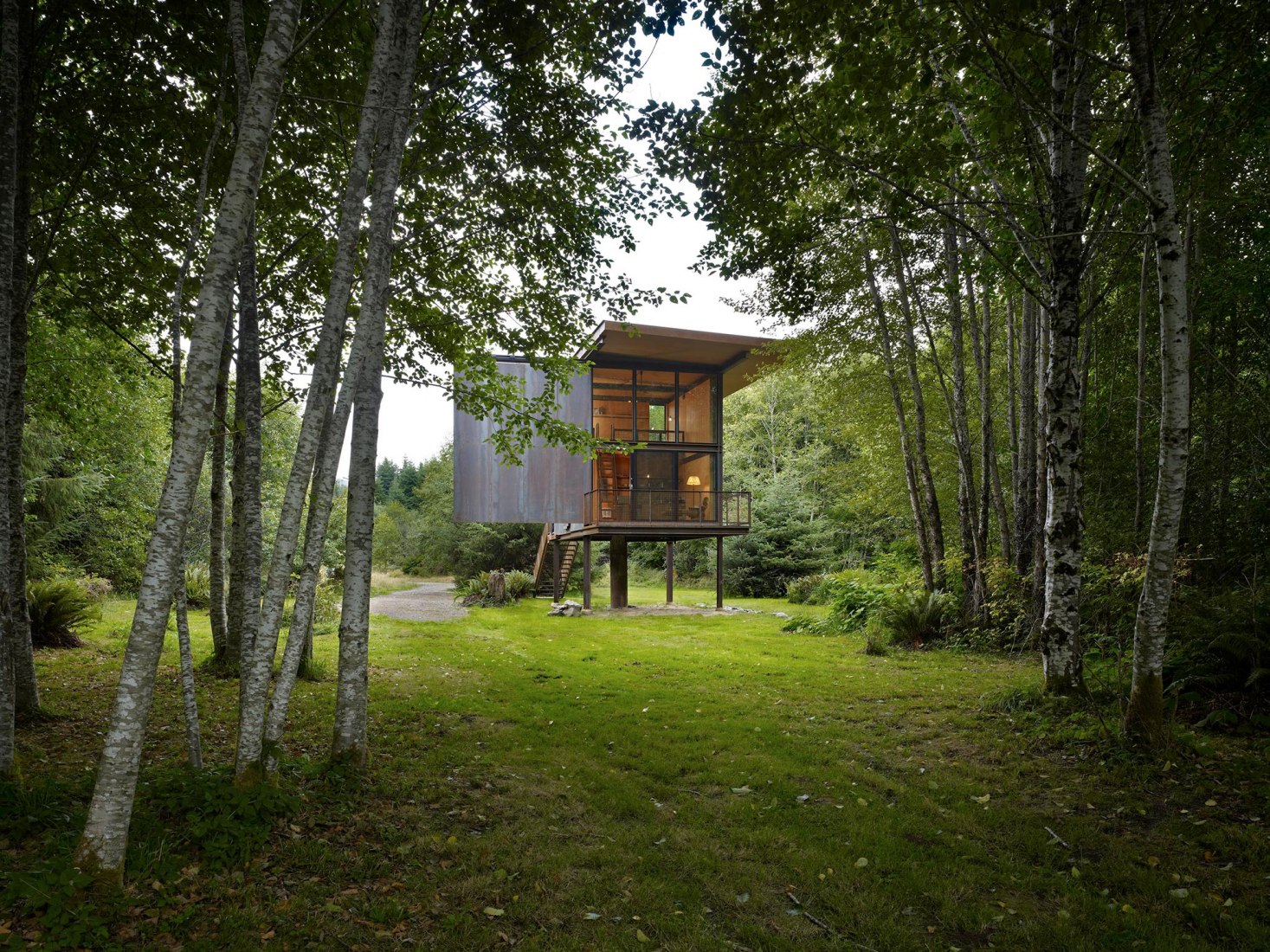Sol Duc Cabin by Olson Kundig. Photograph © Benjamin Benschneider