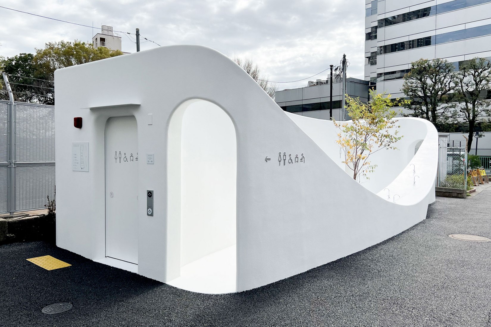 Toilet in Shibuya, Tokyo by Sou Fujimoto. Photgraph by architecturephoto