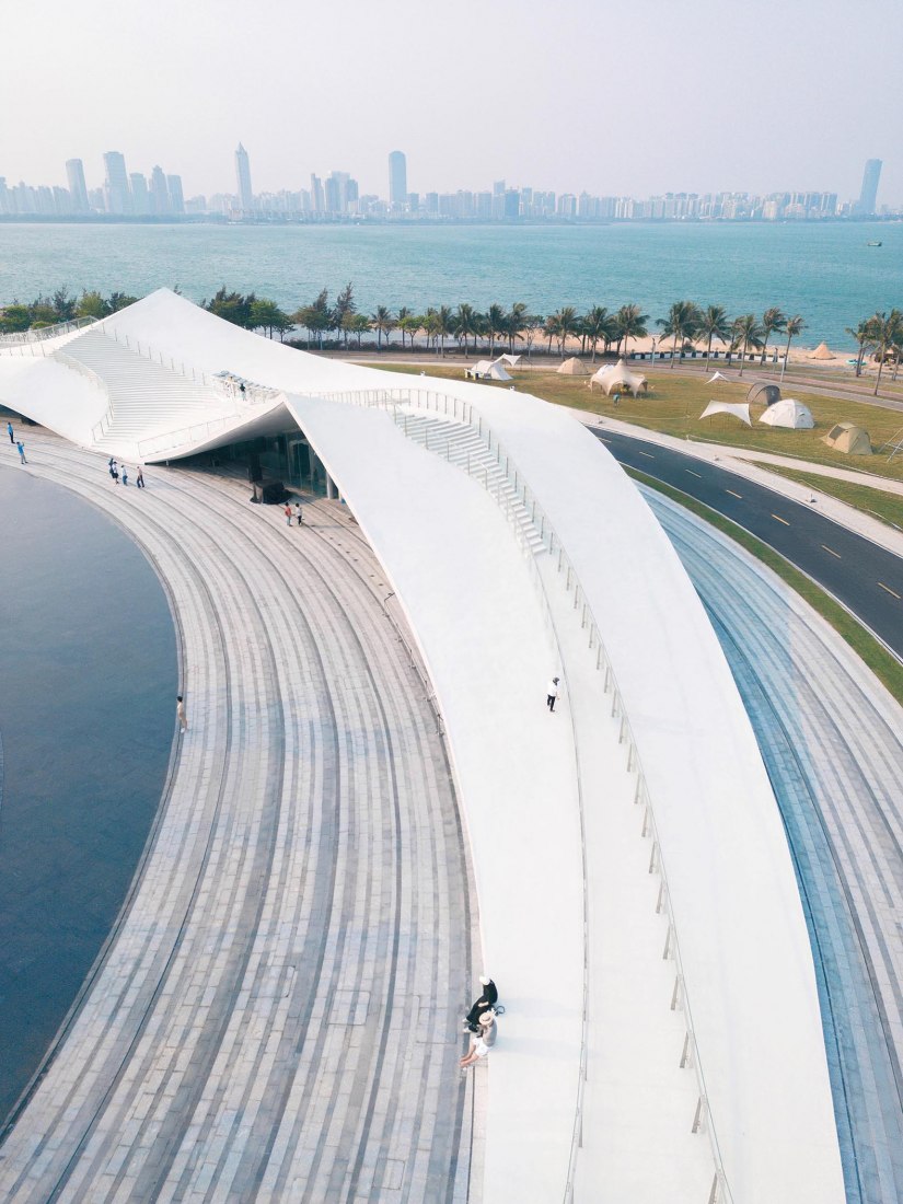 Sky Mountain Haikou Bay No.6 High Standard Seaside Station by Sou Fujimoto Architects. Photograph by ACF