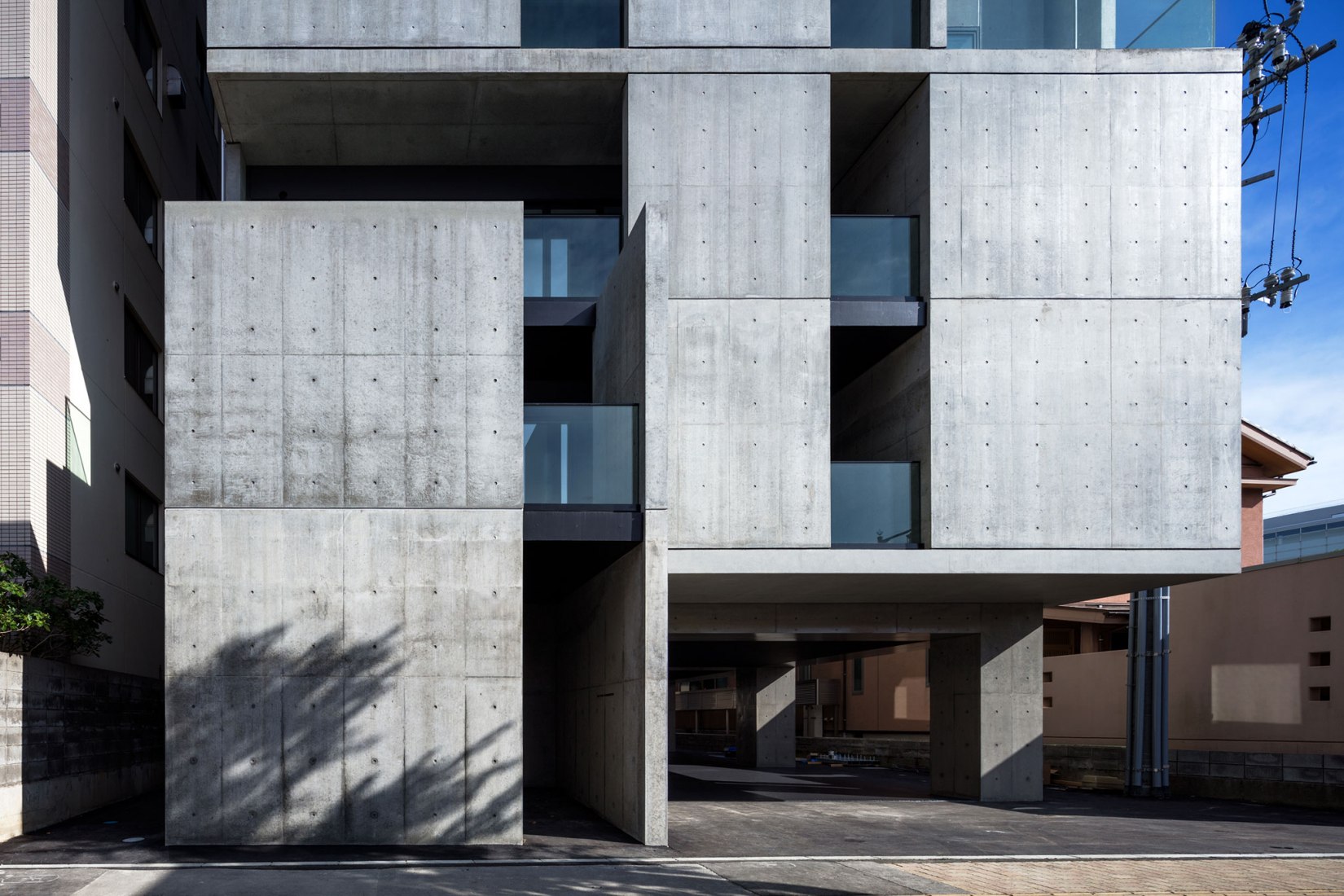 Housing Complex Niigata III by Takuya Hosokai. Photograph by Naomichi Sode 