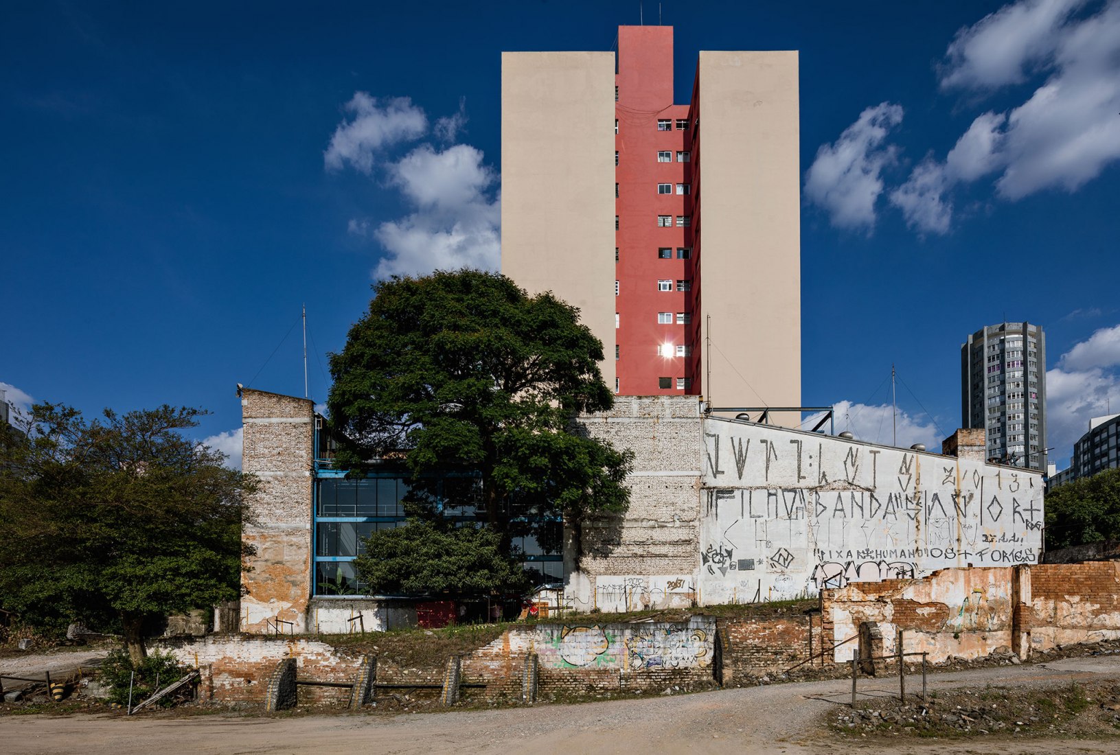 Teatro Oficina by Lina Bo Bardi and Edson Elito. Photograph by Nelson Kon.