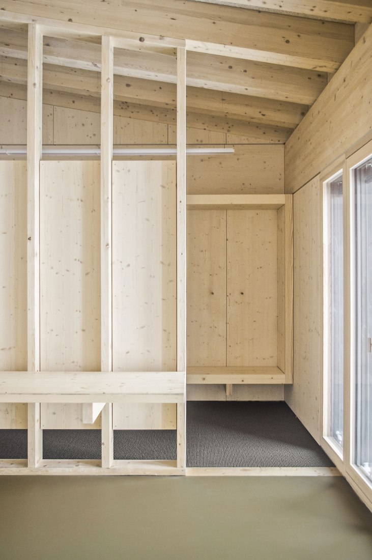 Interior view. School in Orsonnens by TED´A Arquitectes. Photograph by Luis Díaz Díaz