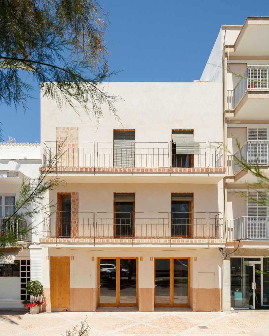 Exterior view. Winner of the FAD Interior Design Award 2018. Can Picafort by TEd’A arquitectes. Photograph by Luis Díaz Díaz