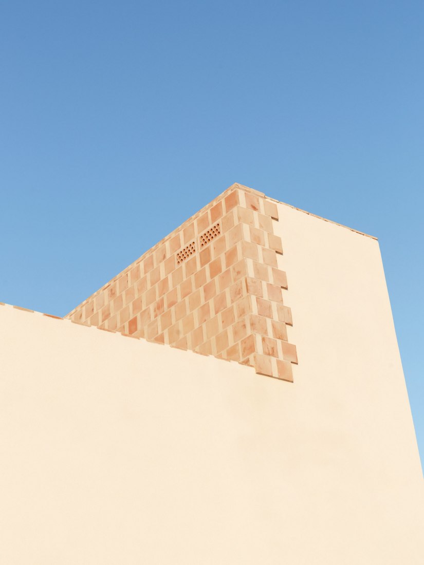 Terrace detail. Winner of the FAD Interior Design Award 2018. Can Picafort by TEd’A arquitectes. Photograph by Luis Díaz Díaz