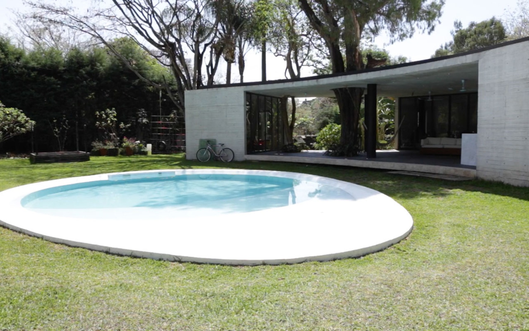 Fotograma de Síntesis & Contención. Casa Tepoztlan por Cadaval & Solà-Morales.
