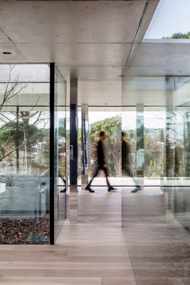 Villa SESOM por Jaime Prous Architects. Fotografía por Adrià Goula