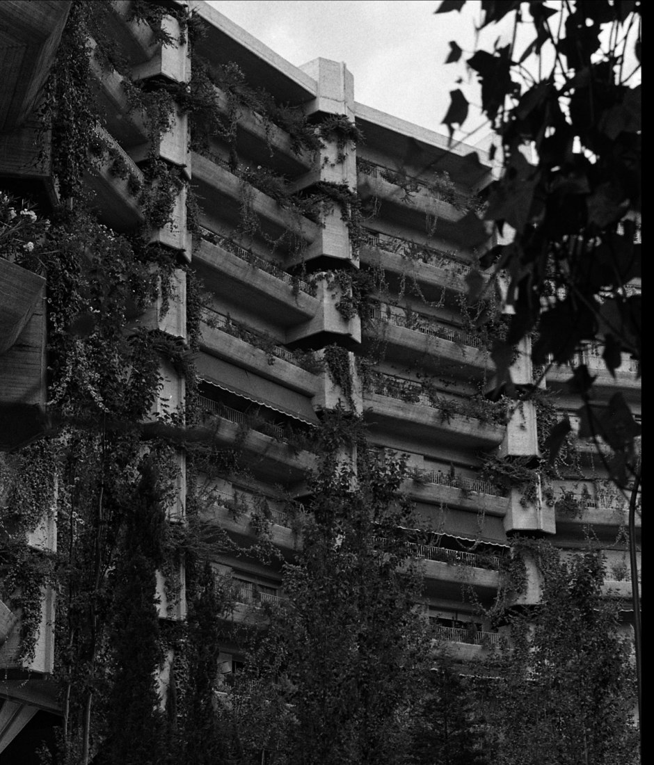 Viviendas para el Patronato de Casas Militares, Madrid, 1967-75 por Fernando Higueras. Imagen © Fundación Fernando Higueras, cortesía Museo ICO.