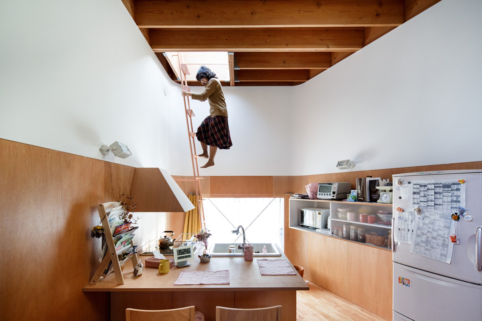 Muestra de la sección Casas de Hoy. Maison Aki-Shima fue construida en 2004 en Akishima, Tokio, por el arquitecto Taira Nishizawa. Fotografía: Jérémie Souteyrat