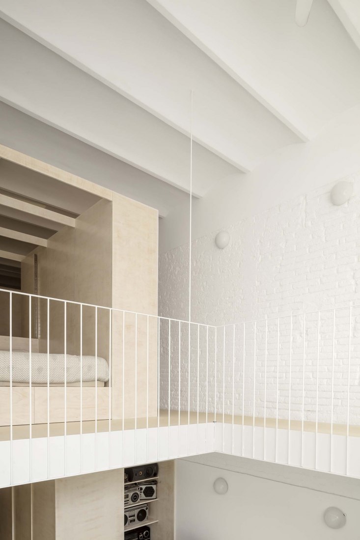 Apartment Dan i Imma by Vora. Photograph by Adrià Goula