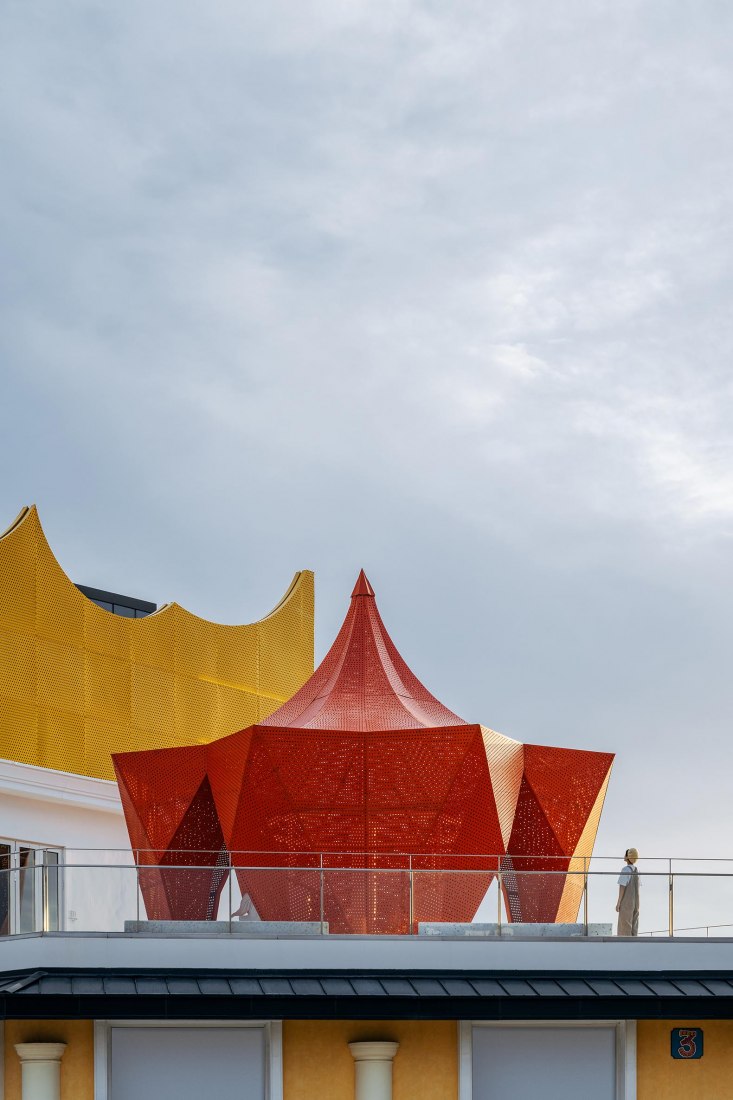 Miro store of Duoyun bookstore by Wutopia Lab. Photograph by CreatAR Images.