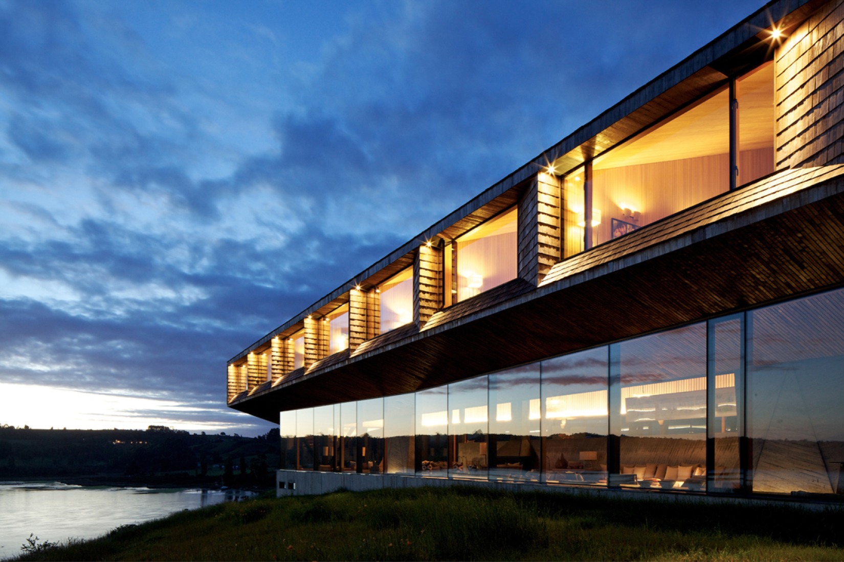 Vista nocturna, Hotel Refugia por Mobil Arquitectos. Fotografía © Nicolás Saieh.