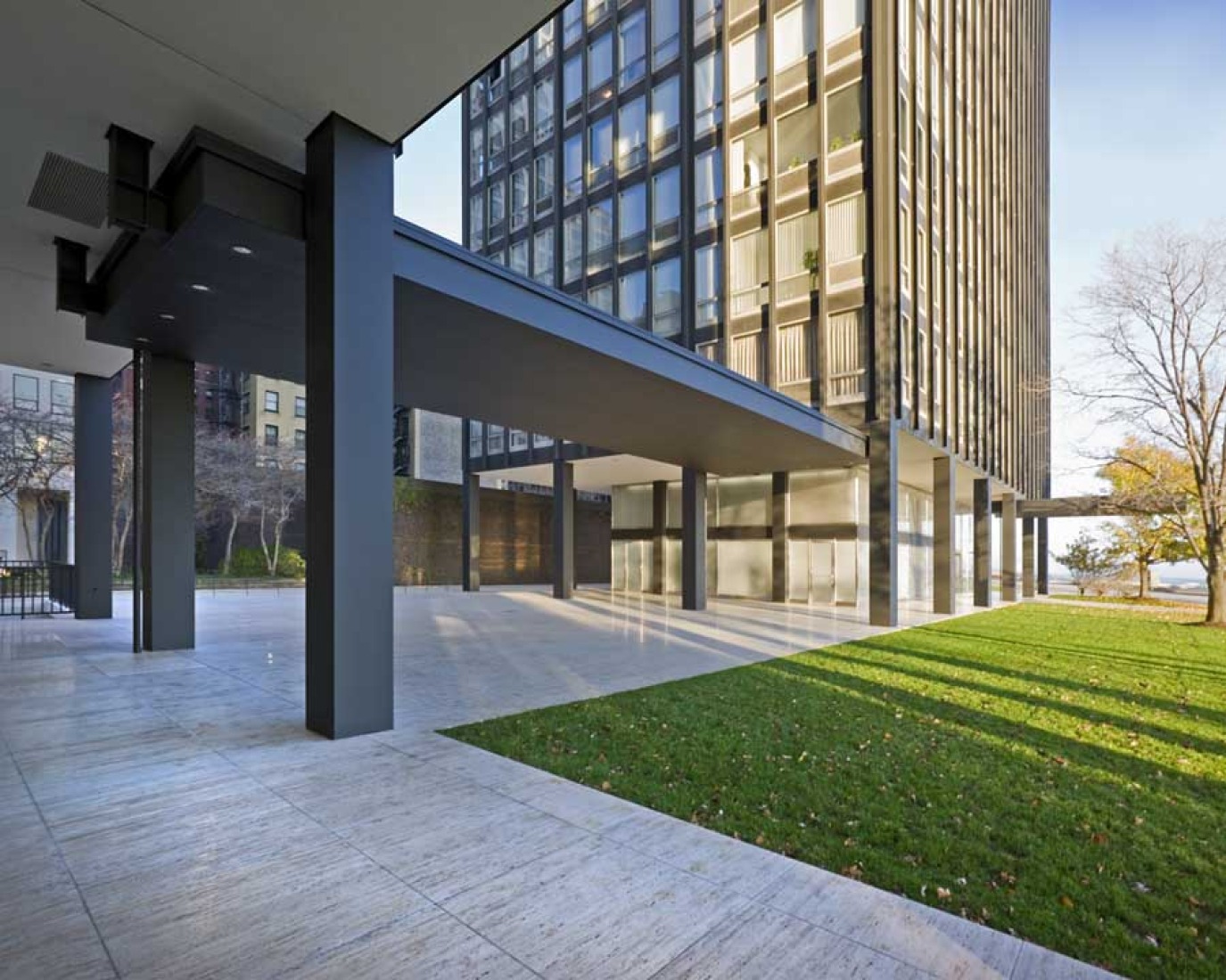 Restauración de los Mies van der Rohe: Apartamentos 860-880 de Lake Shore Drive por Krueck and Sexton Architects. Fotografía © Bill Zbaren. 