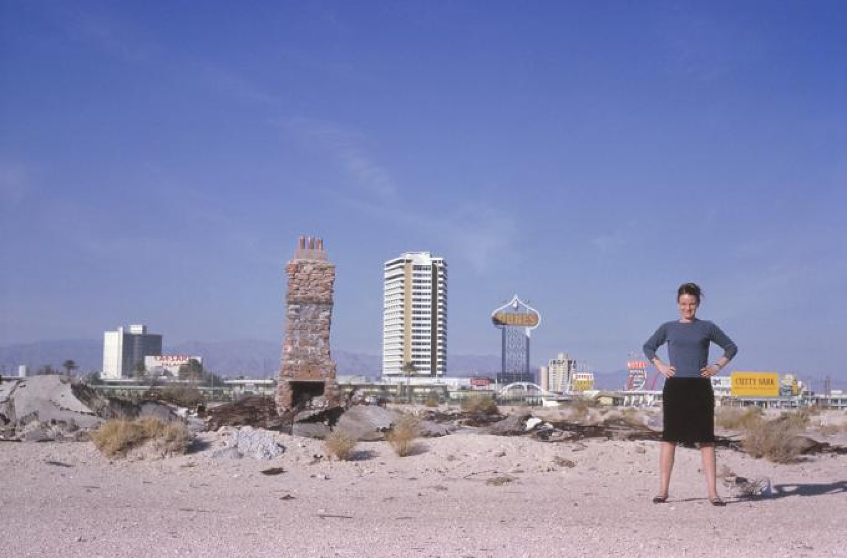 Scott Brown outside Las Vegas in 1966, photograph from the Archives of Robert Venturi and Denise Scott Brown. Denise Scott Brown photographed by Frank Hanswijk.