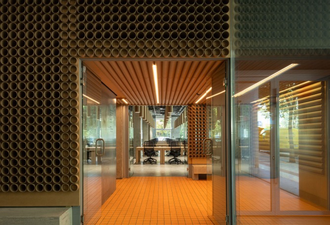 A cardboard office by Tomás García Píriz Estudio. Photograph by Fernando Alda.