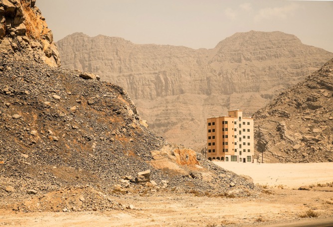 «Living with the Rock» por Manuel Alvarez Diestro. Fotografía por Manuel Alvarez Diestro.