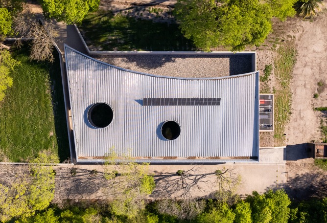 Judicial Morgue for the city of Vera. Photograph by Ramiro Sosa.