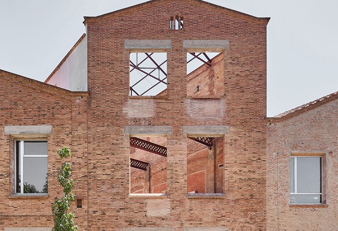 Rehabilitation of the Vapor Cortès - Prodis 1923 by Harquitectes. Photograph by Adrià Goula.