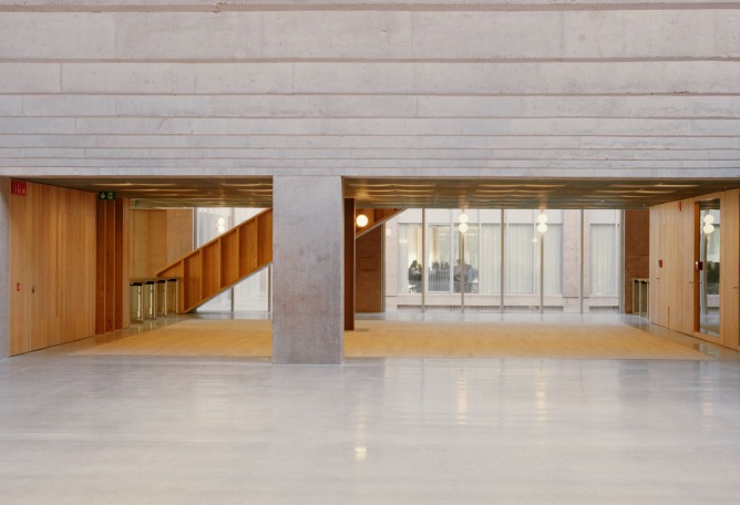 VHIR Vall d’Hebron Campus Research Center by BAAS + ESPINET/UBACH. Photograph by Gregori Civera.