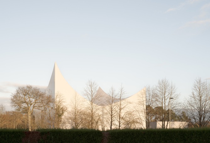 Complejo Deportivo Y Cultural Josephine Baker - Marie-Jose Perec por Onze04. Fotografía por Juan Cardona.