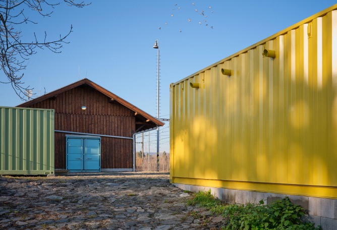 Drevak por Sodomka Sodomková Architekti. Fotografía por BoysPlayNice.