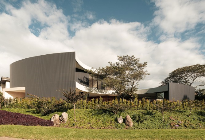 Casa Riba by TEC Taller EC. Photograph by Lorena Darquea. Casa Riba by TEC Taller EC. Photograph by Lorena Darquea.