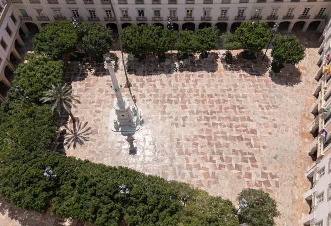 Proyecto de Urbanización Plaza de la Constitución Almería por Ordaz Estudio de Arquitectura. Fotografía por Fernando Alda. Proyecto de Urbanización Plaza de la Constitución Almería por Ordaz Estudio de Arquitectura. Fotografía por Fernando Alda.