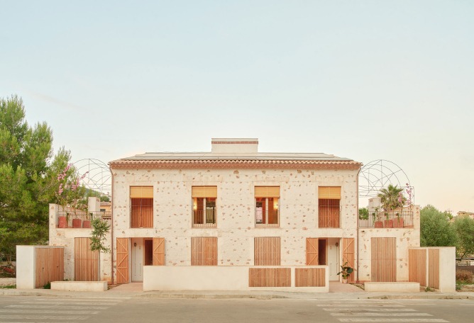 «Ses Veles Puigpunyent» por Alventosa Morell Arquitectes y Joan Josep Fortuny Giró. Fotografía por José Hevia.