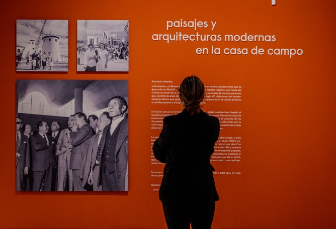 Exhibition hall view of the Country Fairs. Landscapes and modern architecture at the Casa de Campo. Photograph by Julio César González.