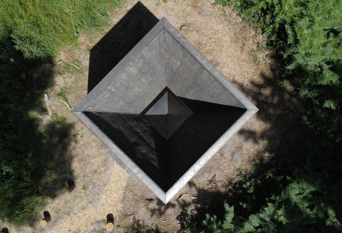 COMPLUVIUM by P + S  Estudio de Arquitectura. Photograph by Linfeng Zhou.