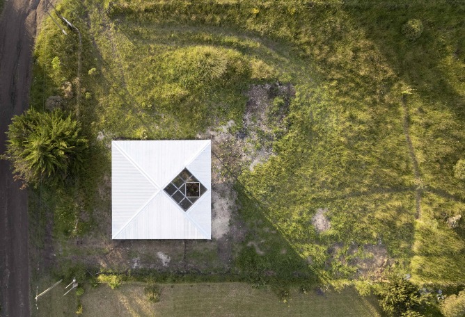 «Casa Tangram» por Bioma. Fotografía por Luis Barandiarán.