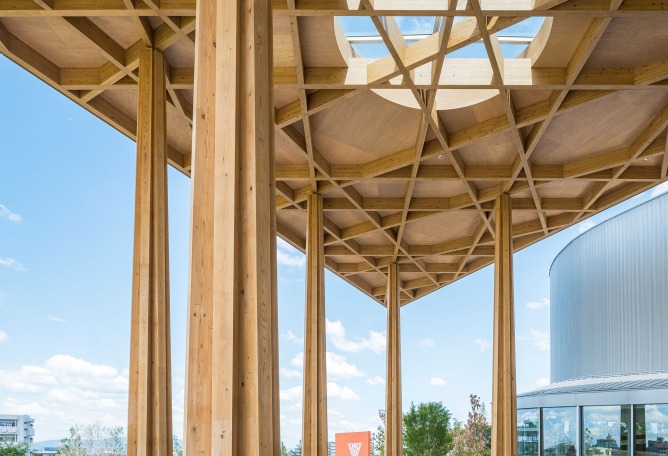 Museo de la ciudad de Toyota por Shigeru Ban. Fotografía por Hiroyuki Hirai.