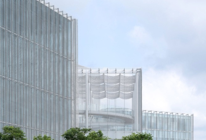 Museo-biblioteca verde de Taichung por SANAA. Fotografía por YHLAA.