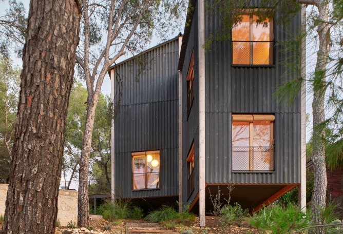 "Casa CLO" by Alventosa Morell Arquitectes. Photograph by José Hevia.