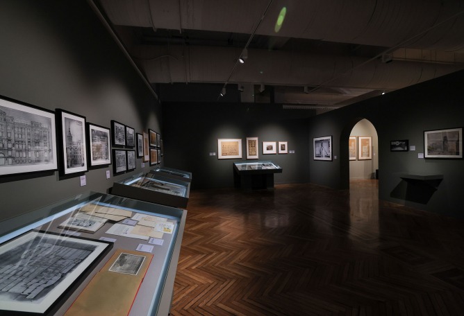 «La Casa de las Artes. Abierta desde 1926». Exposición en El Círculo de Bellas Artes. Fotografía por Miguel Balbuena.