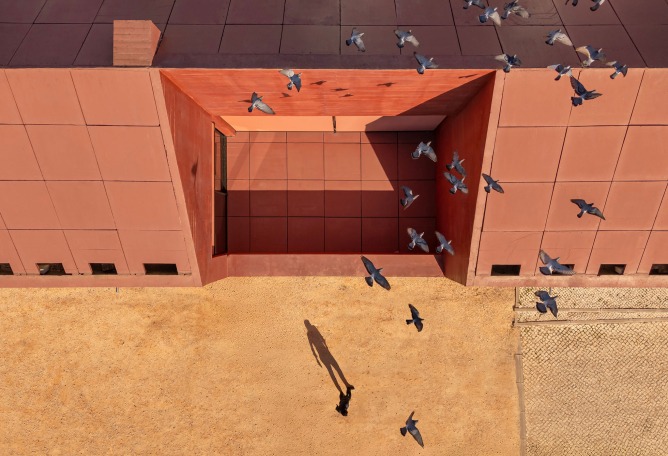 Vila do Bispo Museum by spaceworkers. Photograph by Fernando Guerra.