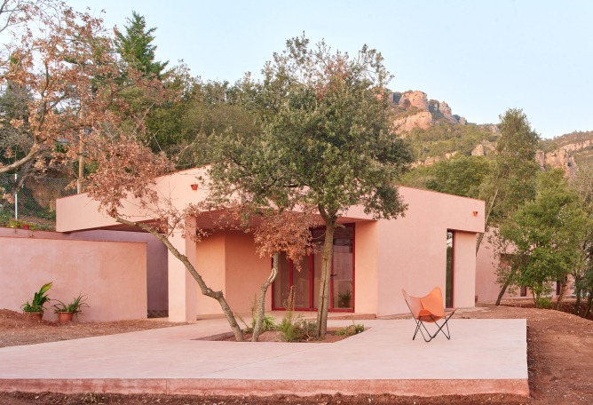 "Casa Sota la Mola" by Twobo. Photograph by José Hevia.